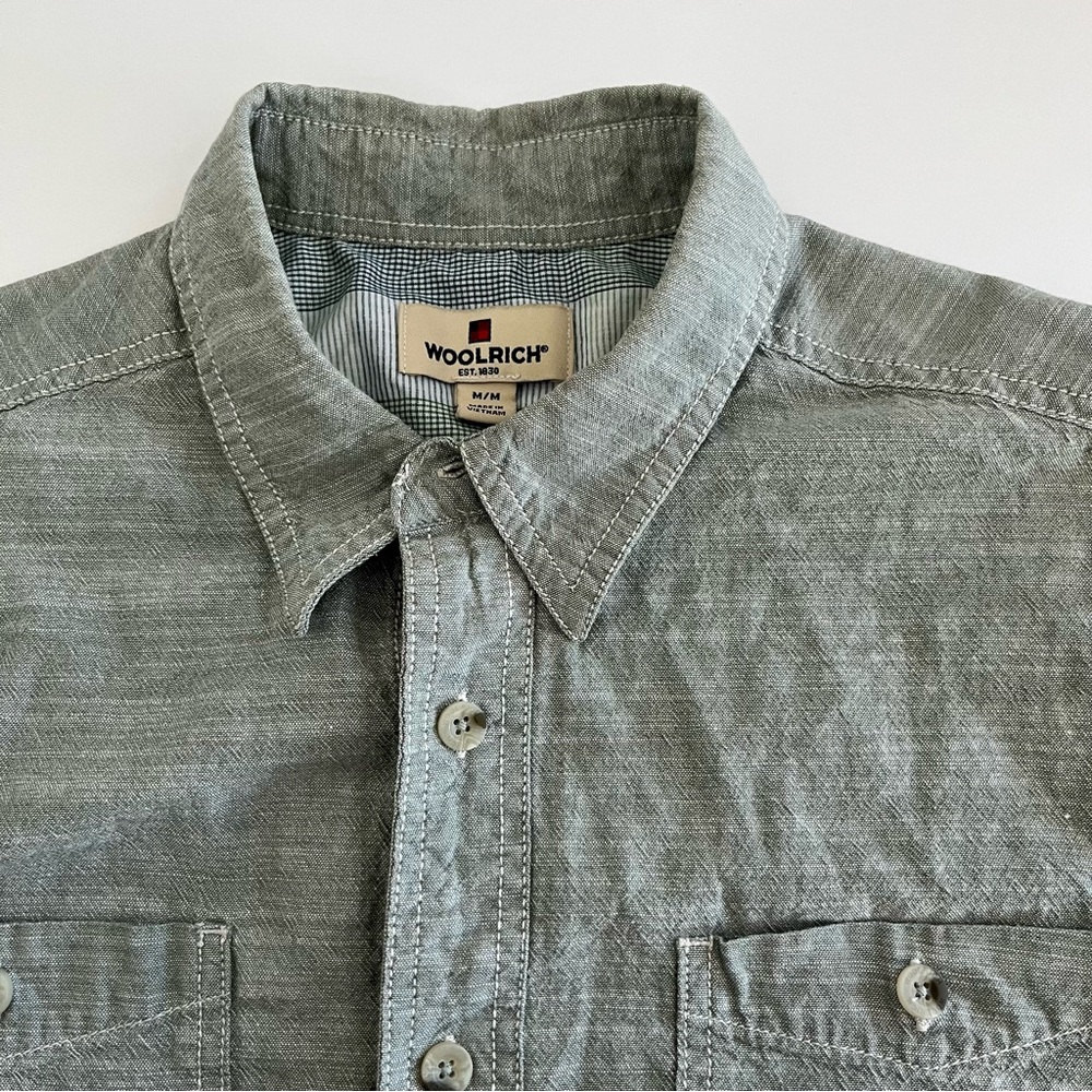 Woolrich Men’s Short Sleeve Button Down‎ Shirt Green Medium front pockets